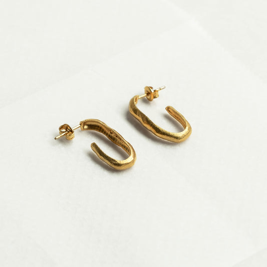 Sauma Medium Golden Hoops
