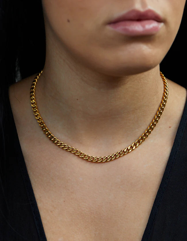 Slim Curb Gold Chain Short w. Clasp