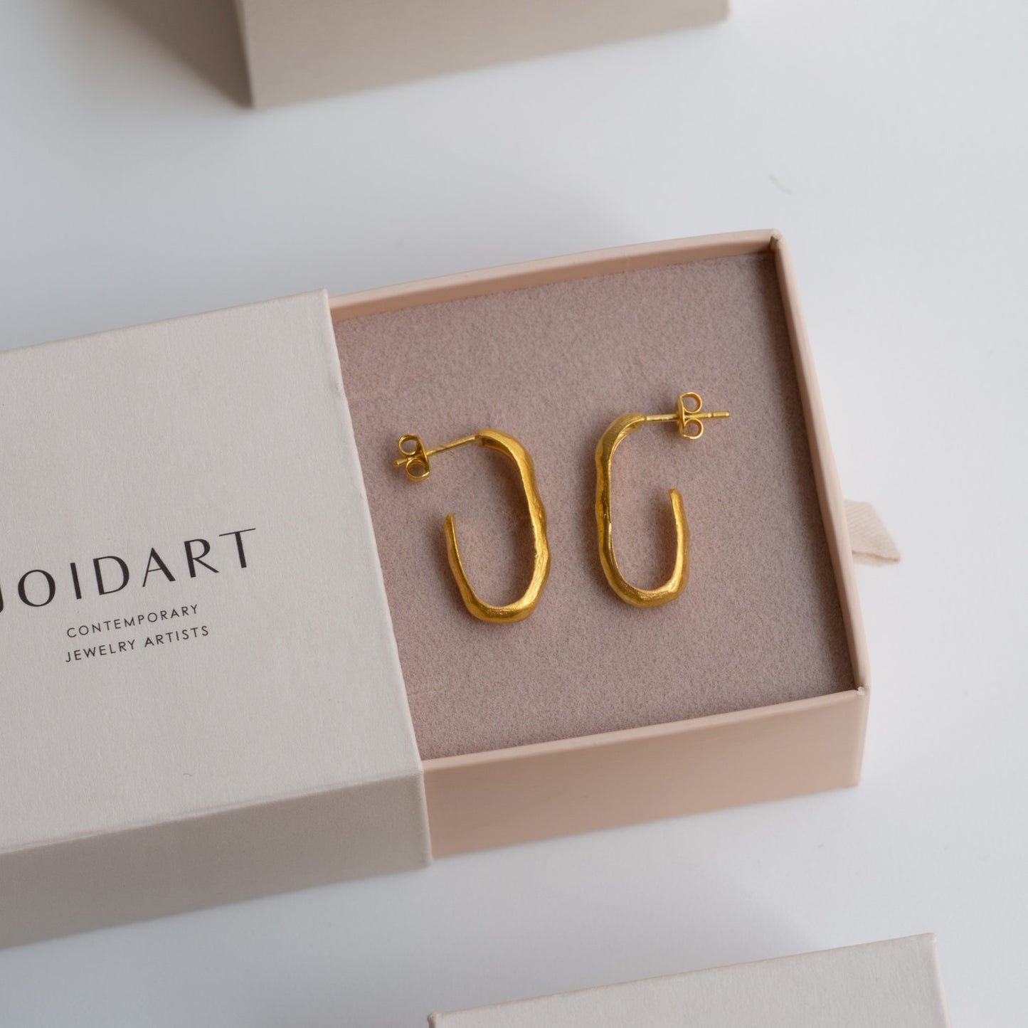 Sauma Medium Golden Hoops