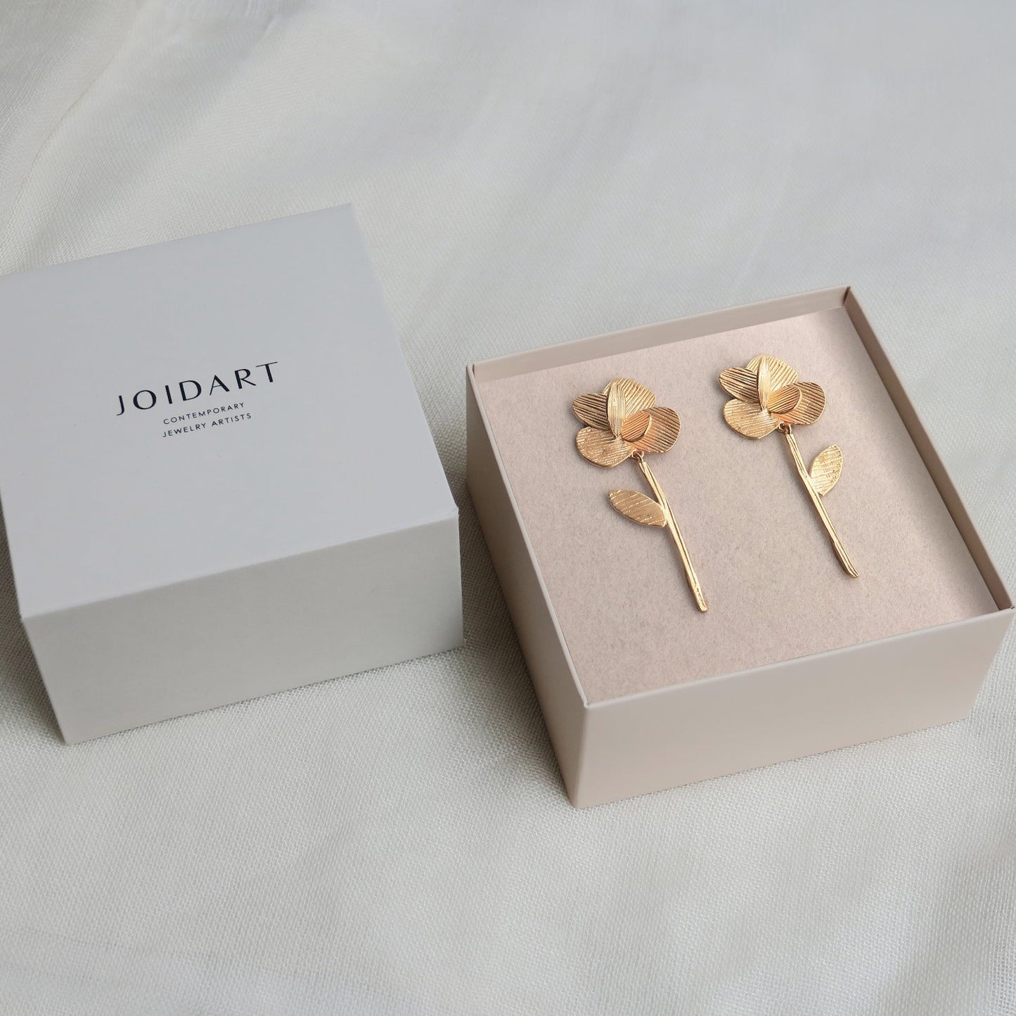 Pampalonia Long Golden Earrings