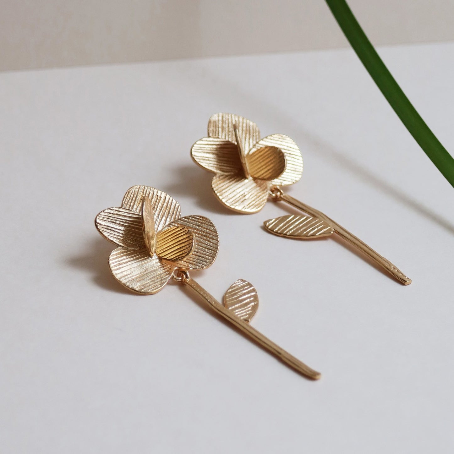 Pampalonia Long Golden Earrings